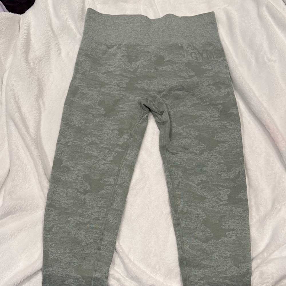 Gymshark Women’s Green Camo Leggings with Scrunch Bum